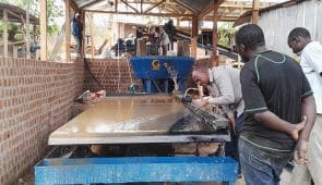 Los ingenieros de JXSC prestan servicios de instalación y puesta en marcha en Tanzania